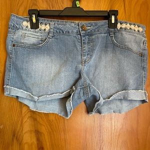 LEI Ashley Low rise shorty shorts